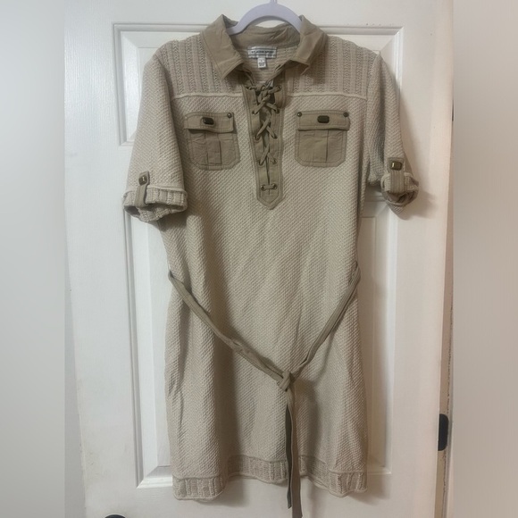 St. John Sport Wool Knit Cream Belt
Midi Dress
St. John Sport by Marie Gray - Picture 1 of 4